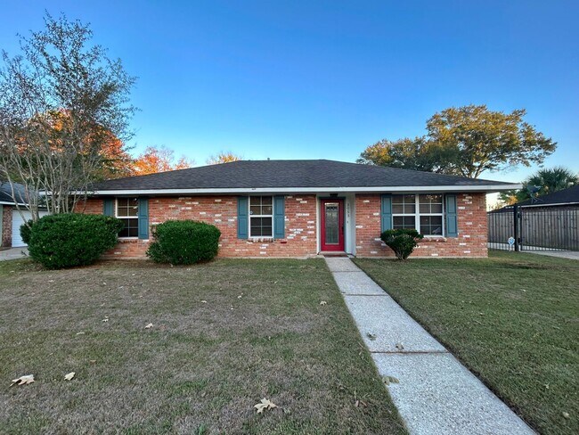 Building Photo - 3 Bedroom House off Millerville
