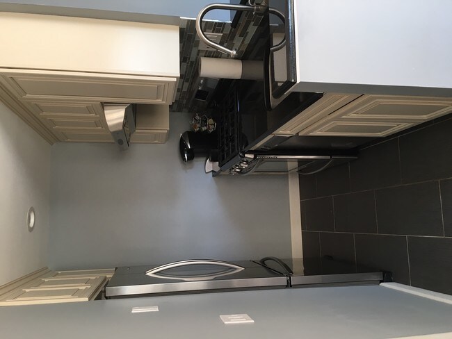 Building Photo - 402 Carhart Ct