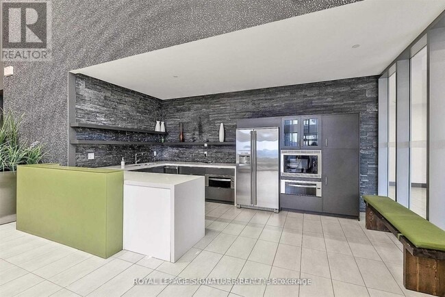 Building Photo - 360 Square One Dr