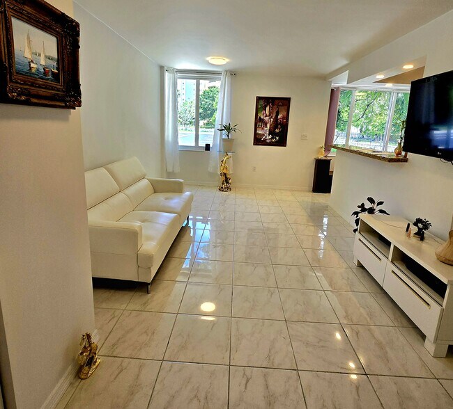 Building Photo - 250 180th Dr