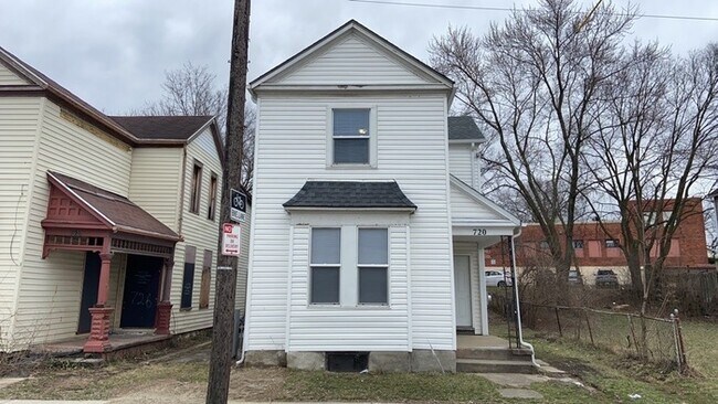 Foto del edificio - 720 Springfield St.