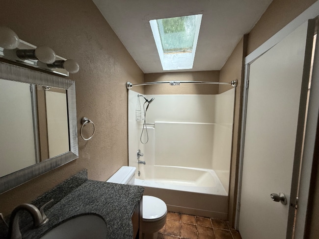 Foto del edificio - 1166 NE Turner Dr