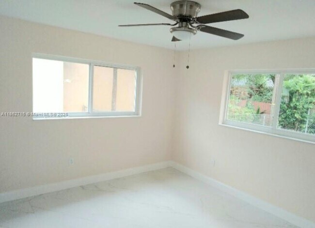 Foto del edificio - 900 NE 154th St