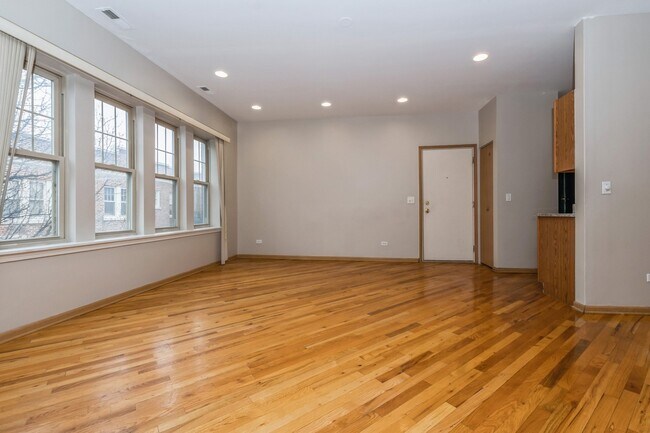 Building Photo - 2331 E 70th Pl