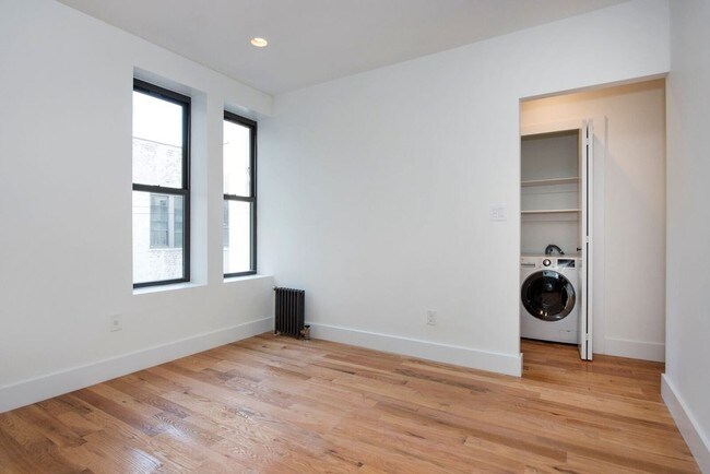 Building Photo - 1071 Cypress Ave