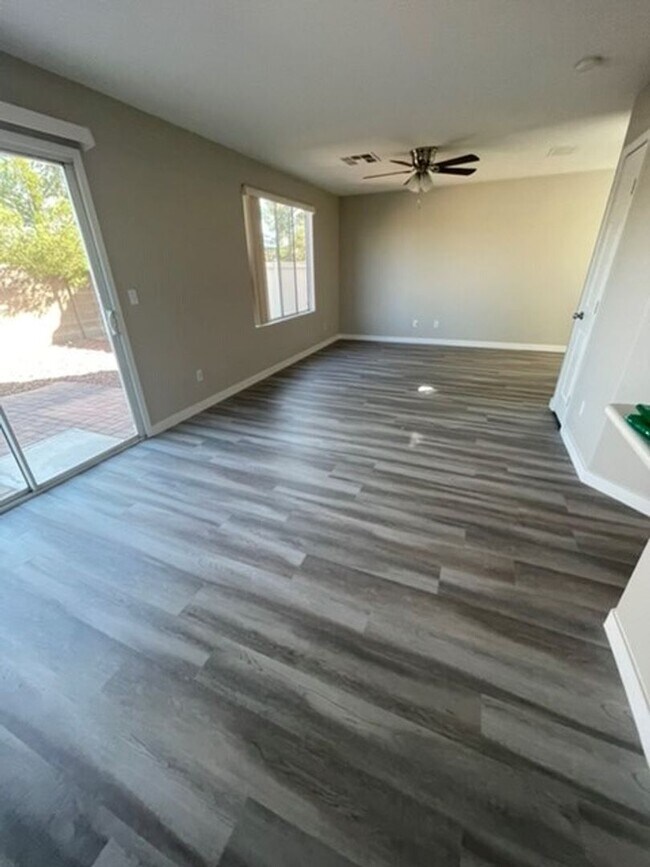 Foto del edificio - Stylishly Updated 4 Bed 2.5 Bath Corner Lot Home Near 95 & Russell with Spacious Layout & Outdoor...