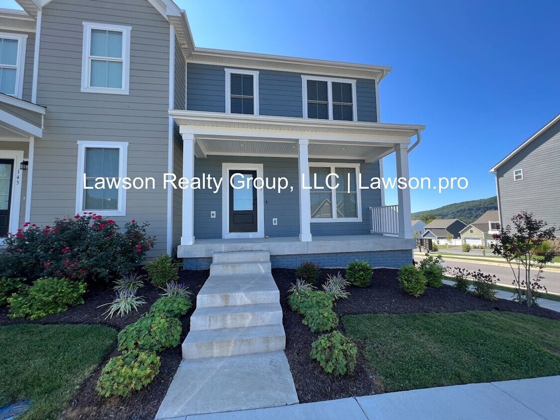 Foto principal - Upscale and Spacious Daleville Townhome