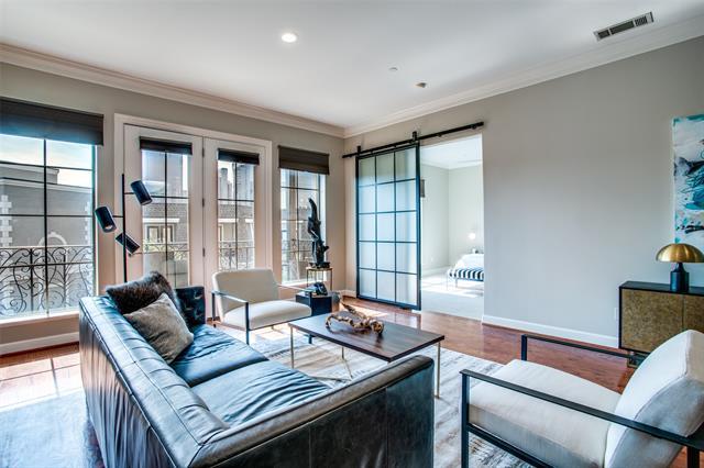 Foto principal - 2300 Leonard St