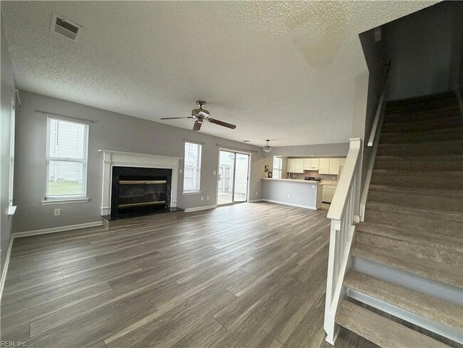 Building Photo - 5608 Tourmaline Ct