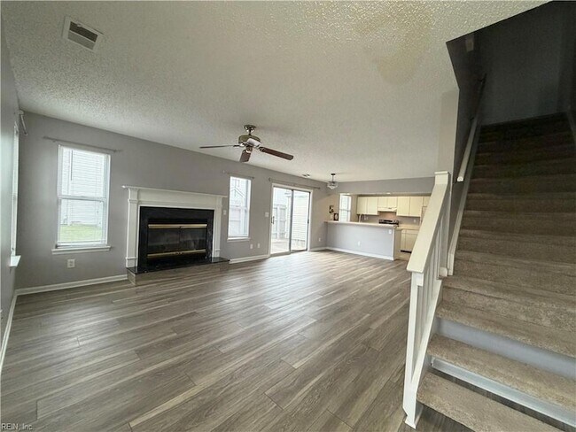 Foto del edificio - 5608 Tourmaline Ct