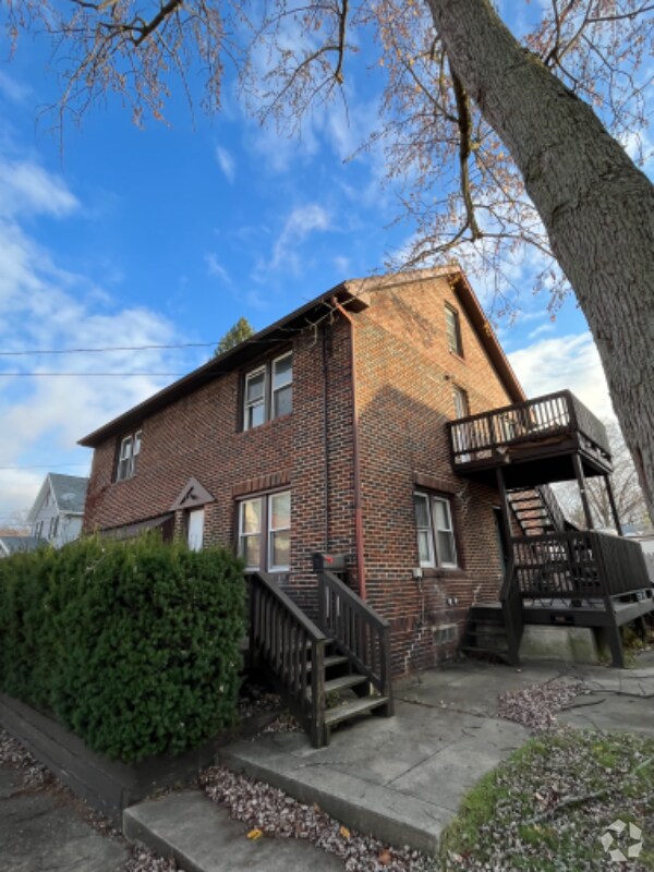 The Grant Orchard Apartments under 900 Cuyahoga Falls, OH 1