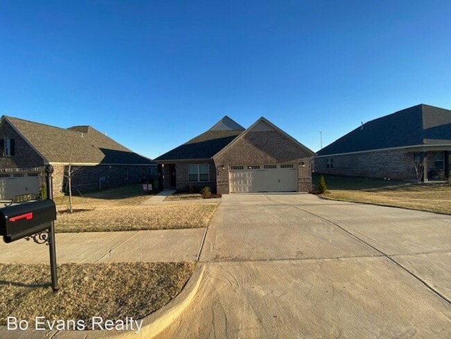 Building Photo - 4 br, 2.5 bath House - 1136 Benjamin Way