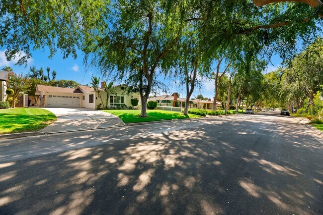 Foto del edificio - 4570 Emerson St