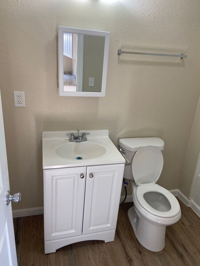 Foto del edificio - 318 E Front St