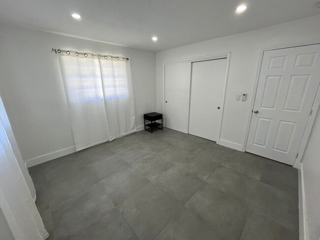 Building Photo - 310 NE 78th St
