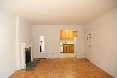 Building Photo - 317 W 104th St
