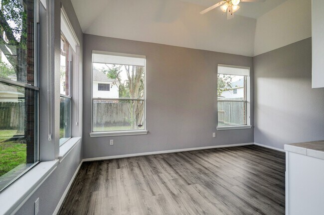 Foto del edificio - 2222 Keeran Point Ct