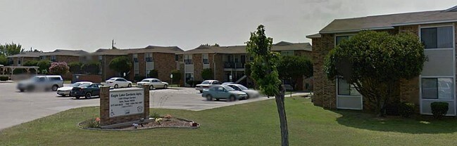 Building Photo - 1300 Village Garden Dr