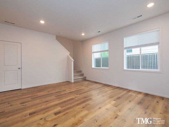 Building Photo - Modern Living with A/C, Washer Dryer and A...