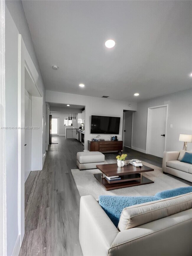 Foto del edificio - 521 NE 49th St