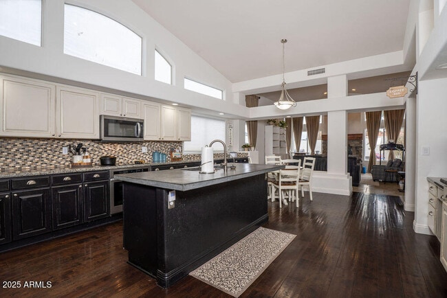 Building Photo - 4649 E Acoma Dr