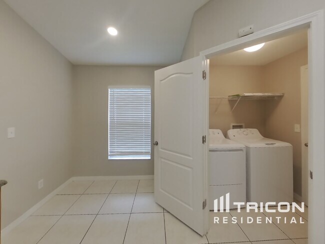 Foto del edificio - 2220 Colville Chase Dr