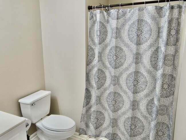 Building Photo - Seasonal Rental Available 11/25/24-4/30/25...