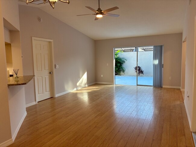 Building Photo - 4063 Center Pointe Pl