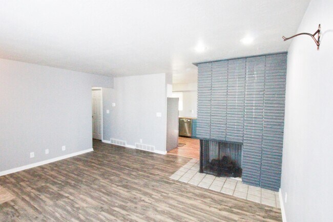 Foto del edificio - 565 E 33rd St
