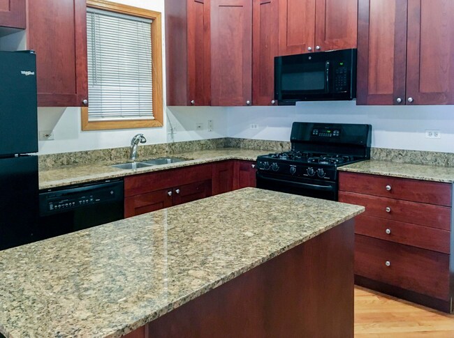 Foto del edificio - 2540 N Southport Ave