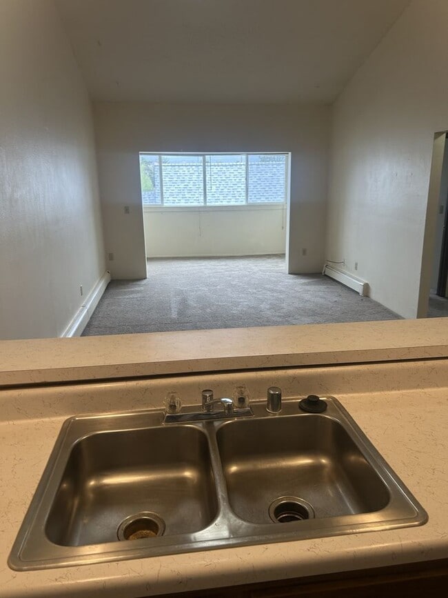 Building Photo - 2 Bedroom, 1 Bathroom Condo located at Ter...