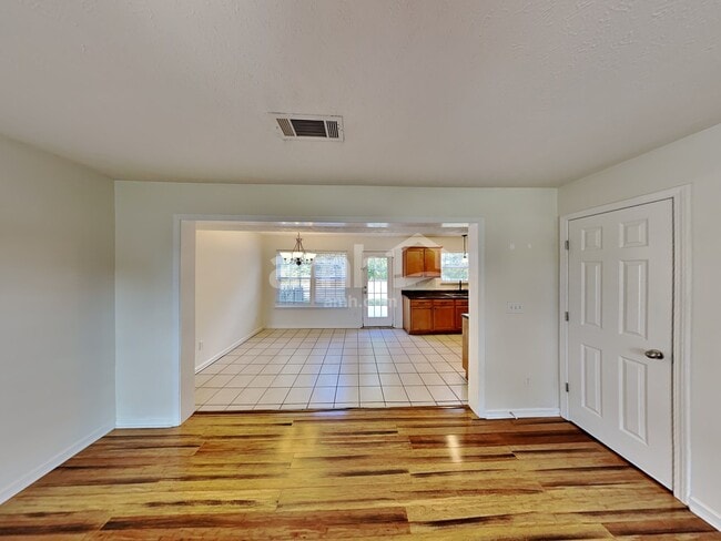 Building Photo - 2126 Burgess Ln