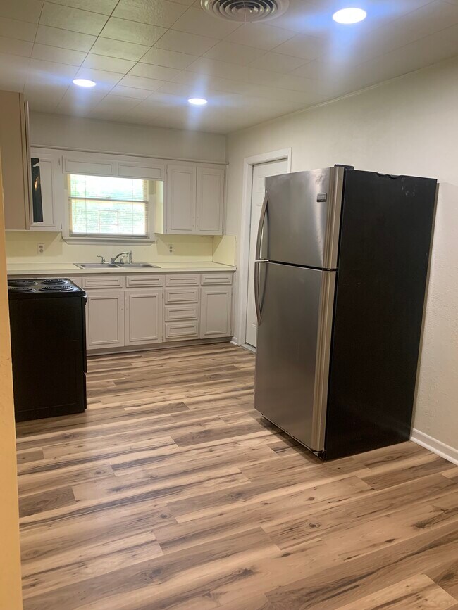 Foto del edificio - 4320 Guthrie Cir