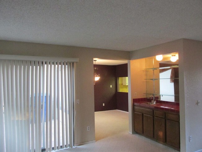 Building Photo - 442 Elsmere Dr