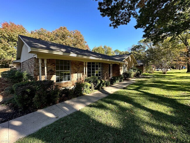 Foto del edificio - 3 br, 2 bath House - 408 Mimosa Dr