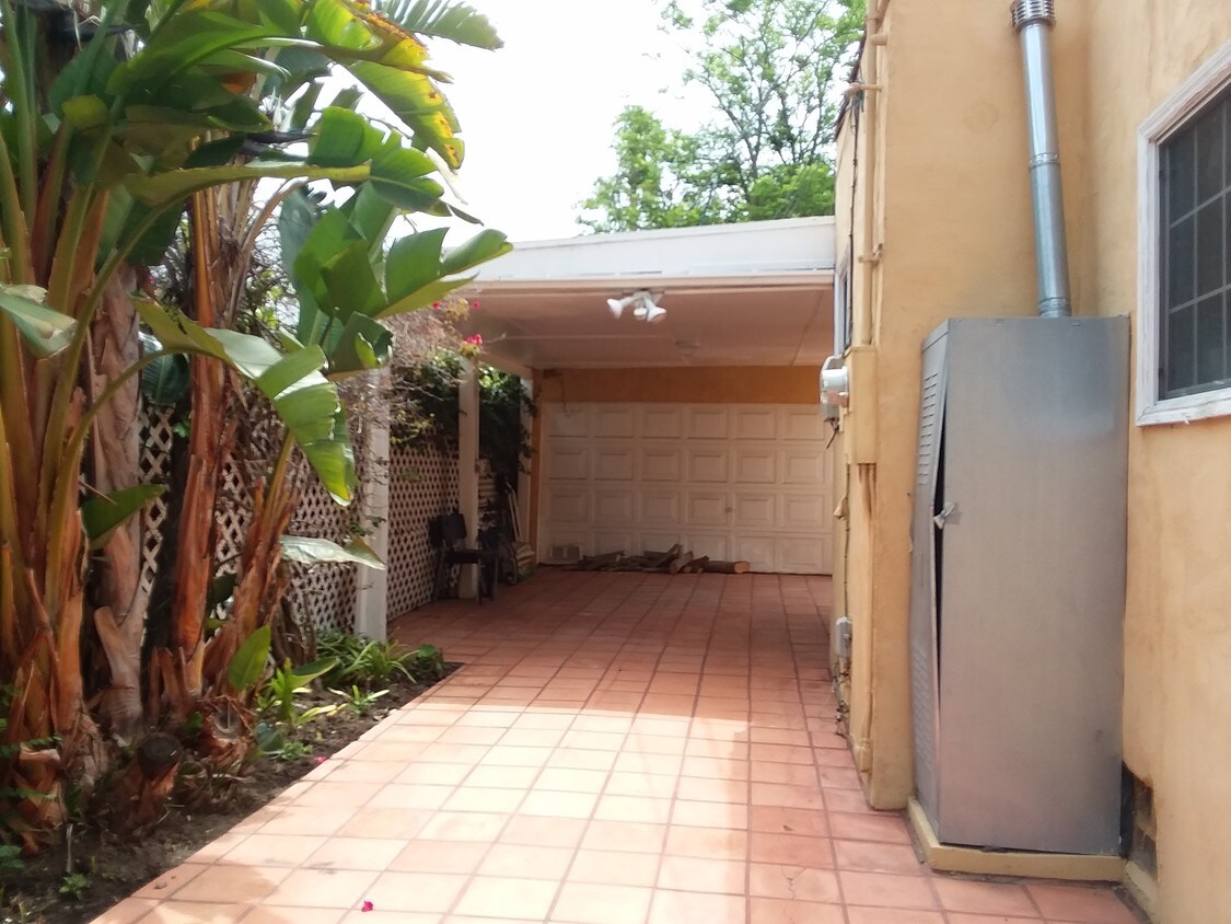 Primary Photo - 2234 Cloverfield Blvd