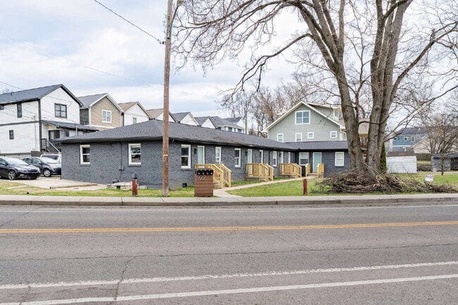 Building Photo - Updated 2 Bed 1 Bath in The Nations