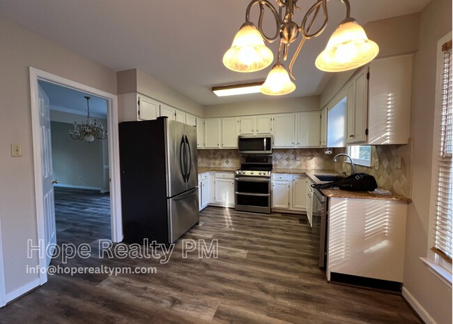 Foto del edificio - 5303 Highberry Woods Rd