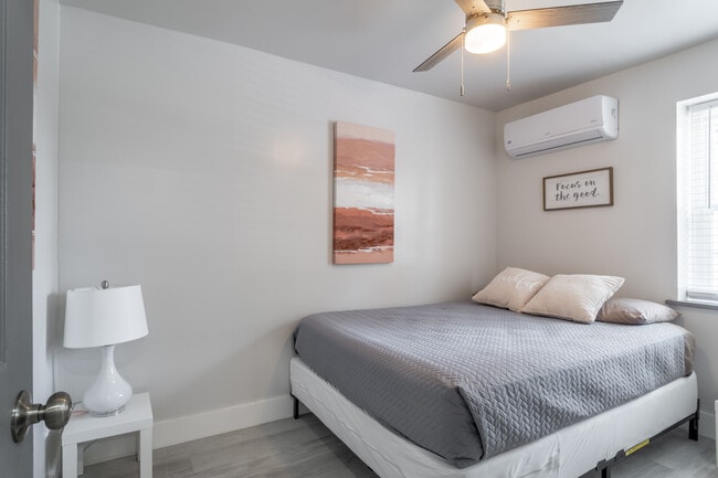 Building Photo - 40 W 3rd St