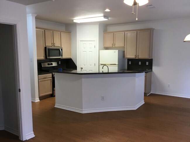 Foto del edificio - 2909 Whisper Oaks Ln