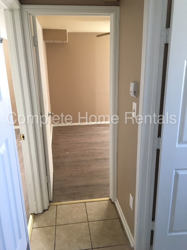 Building Photo - 1712 Lariet Ln