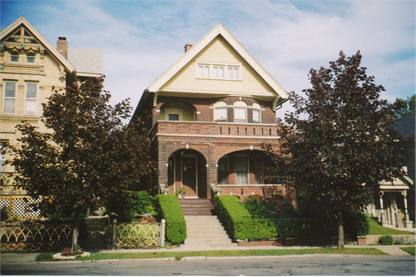 Foto principal - 1876 N Warren Ave