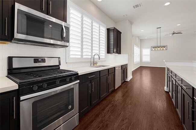 Foto del edificio - 1210 Cedarpost Tree Springs Pl
