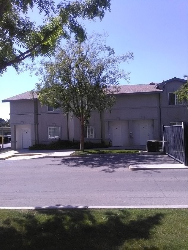 331 Pacheco Rd, Bakersfield, CA 93307 Townhome Rentals in Bakersfield