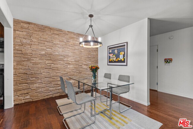 Foto del edificio - 8701 Delgany Ave