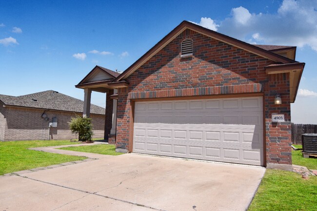 Building Photo - 4903 Golden Gate Dr