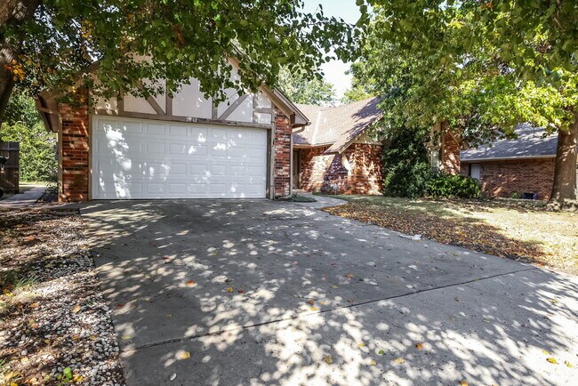 Building Photo - 9713 Hummingbird Ln