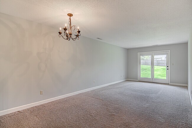 Living room area (facing rear patio doors) 1 - 314 Windsor Manor Way