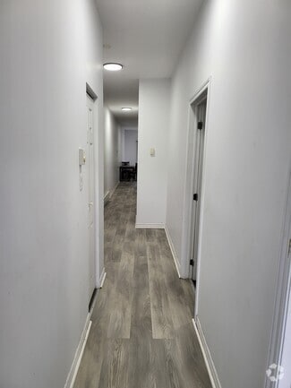 Building Photo - 5148 Av Papineau