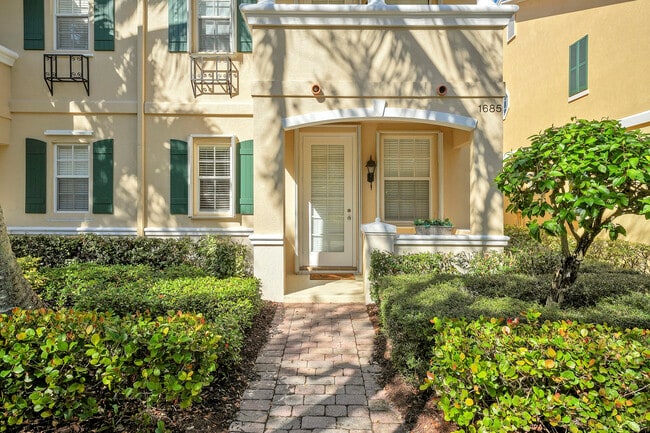 Foto del edificio - 1685 Jeaga Dr